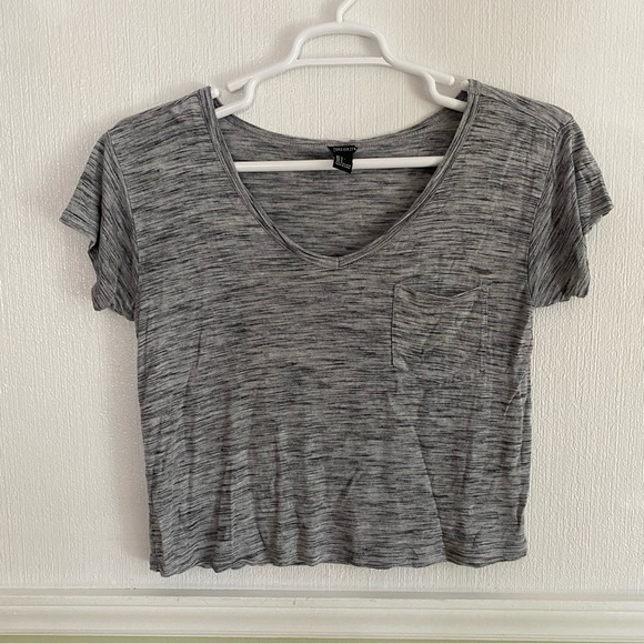 🦋4/$20 SALE - NWOT Forever 21 V Neck Tee with Pocket - Picture 1 of 4